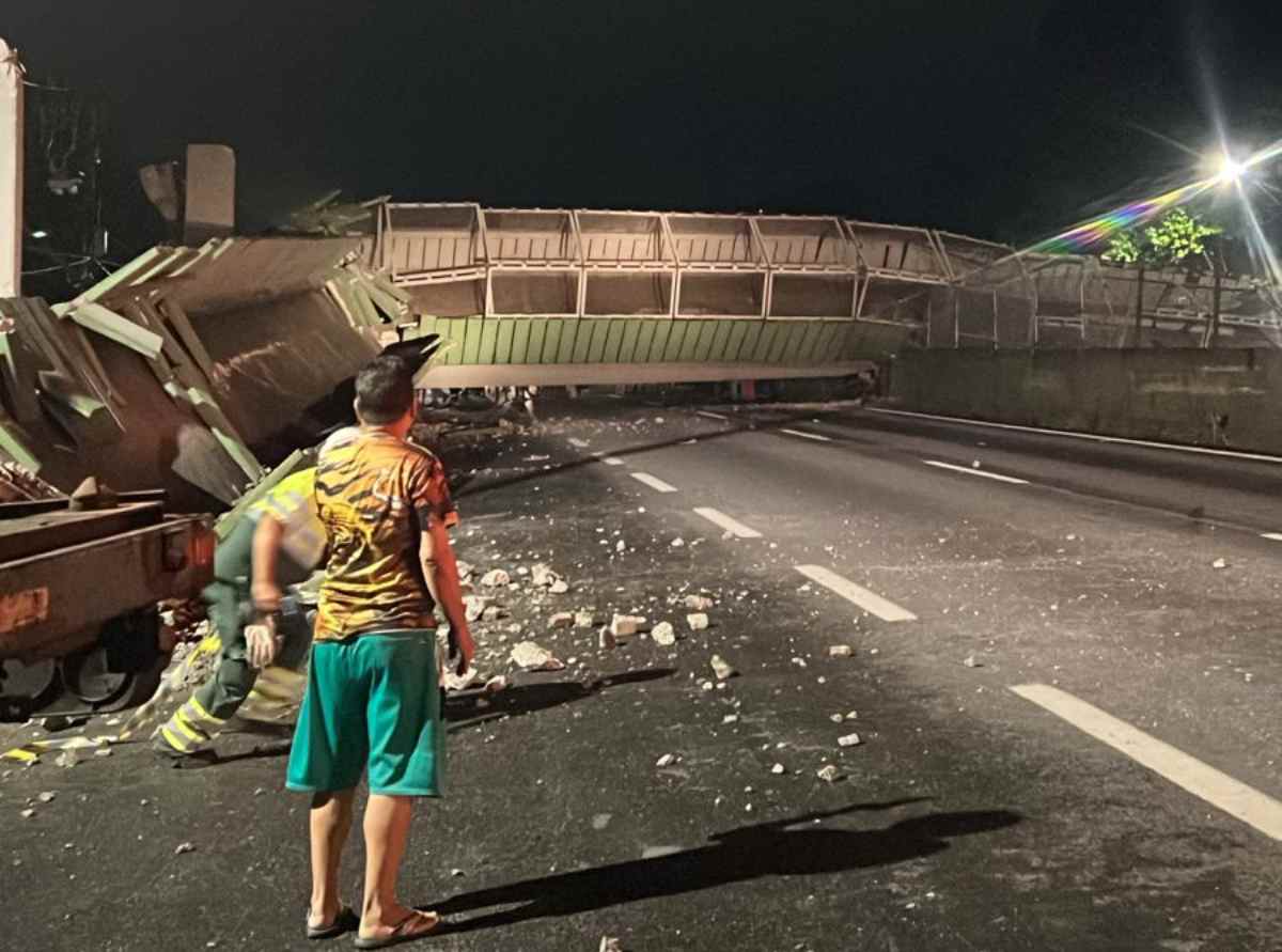 O trânsito na Via Anchieta ficou bloqueado por mais de 12 horas em ambos os sentidos