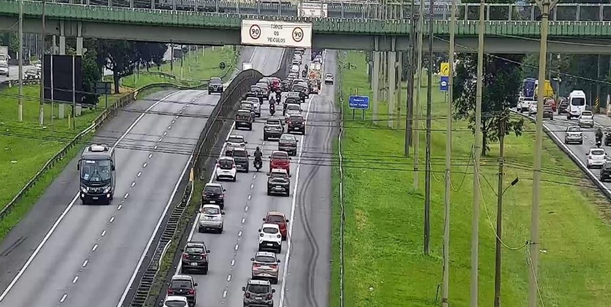 Sistema Anchieta-Imigrantes apresenta tráfego pesado no caminho em ambos os sentidos, segundo boletim da Ecovias