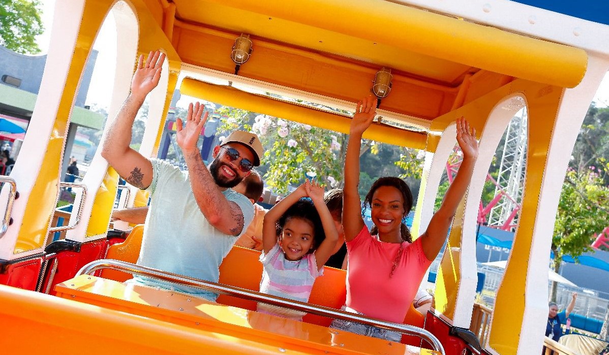 O Hopi Hari acaba de lançar uma super promoção de ingressos, combos e show sertanejo