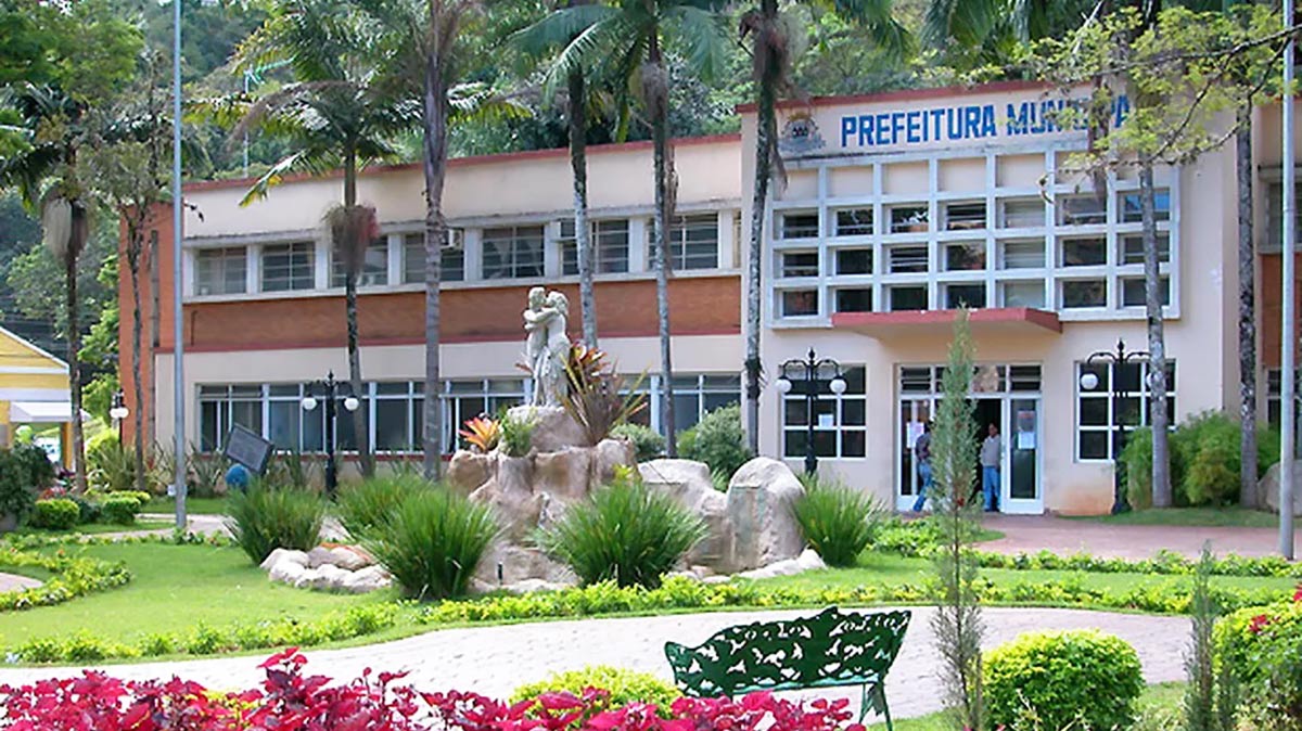 A Prefeitura de Serra Negra está com 109 vagas abertas em concurso público para diversas áreas