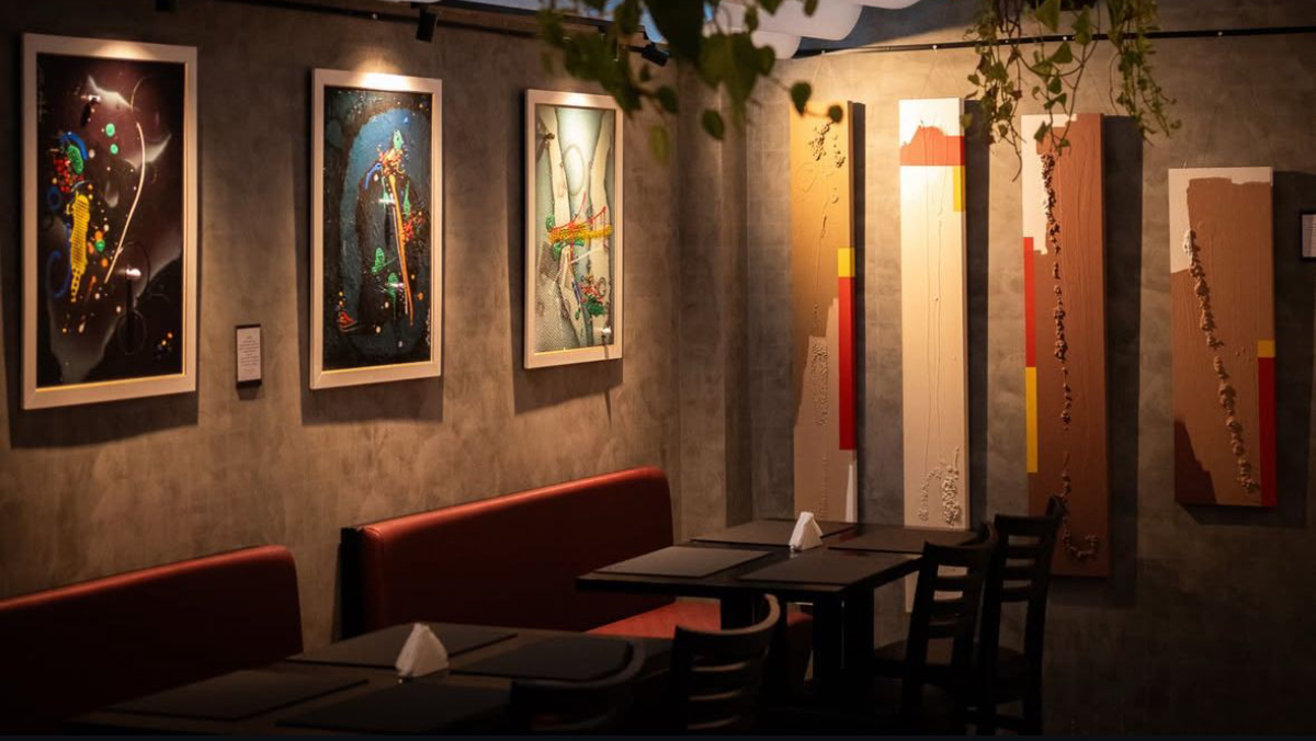 A mostra, aberta ao público a partir de 11 de março, apresenta 24 obras do artista e curador Ale de Paula