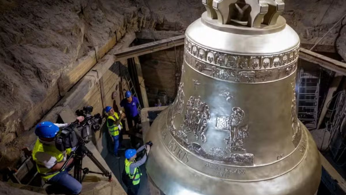 Maior sino do mundo tem 55 toneladas e 4 metros de altura