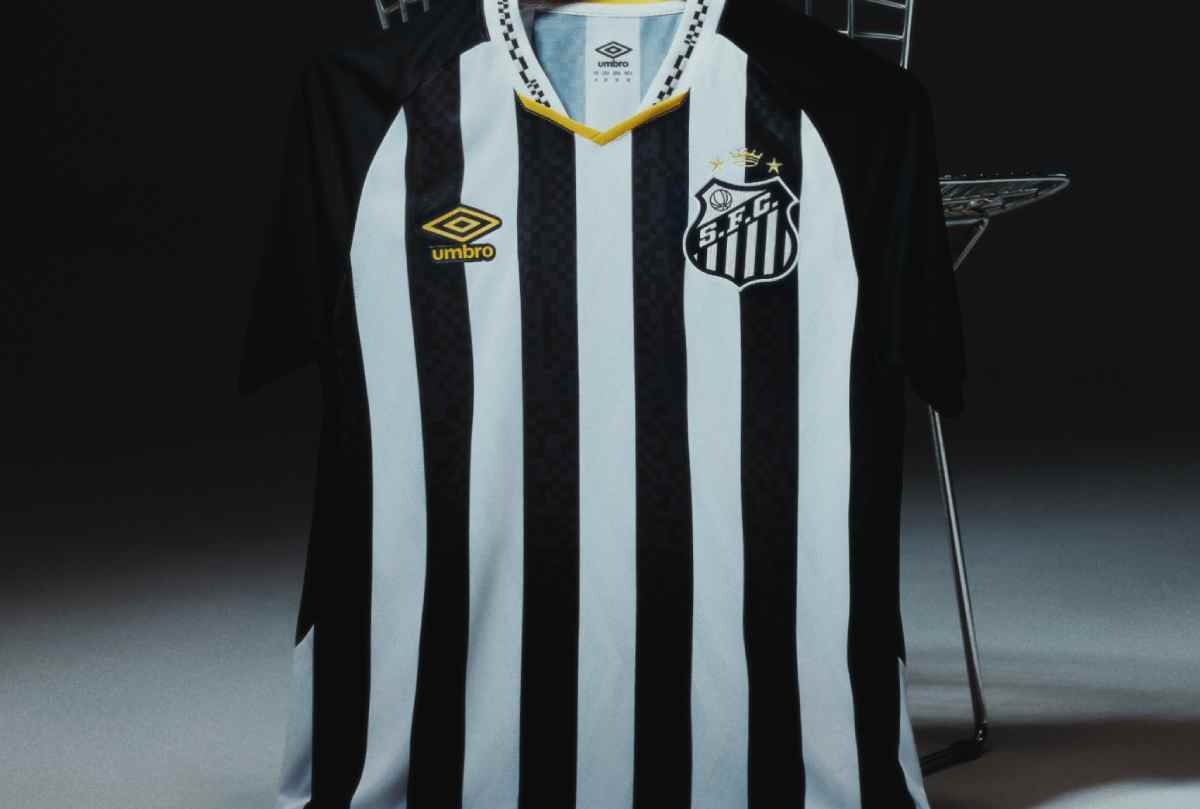 Em suma, a famosa tradição de ter o segundo uniforme listrado em branco e preto ganhou detalhes novos