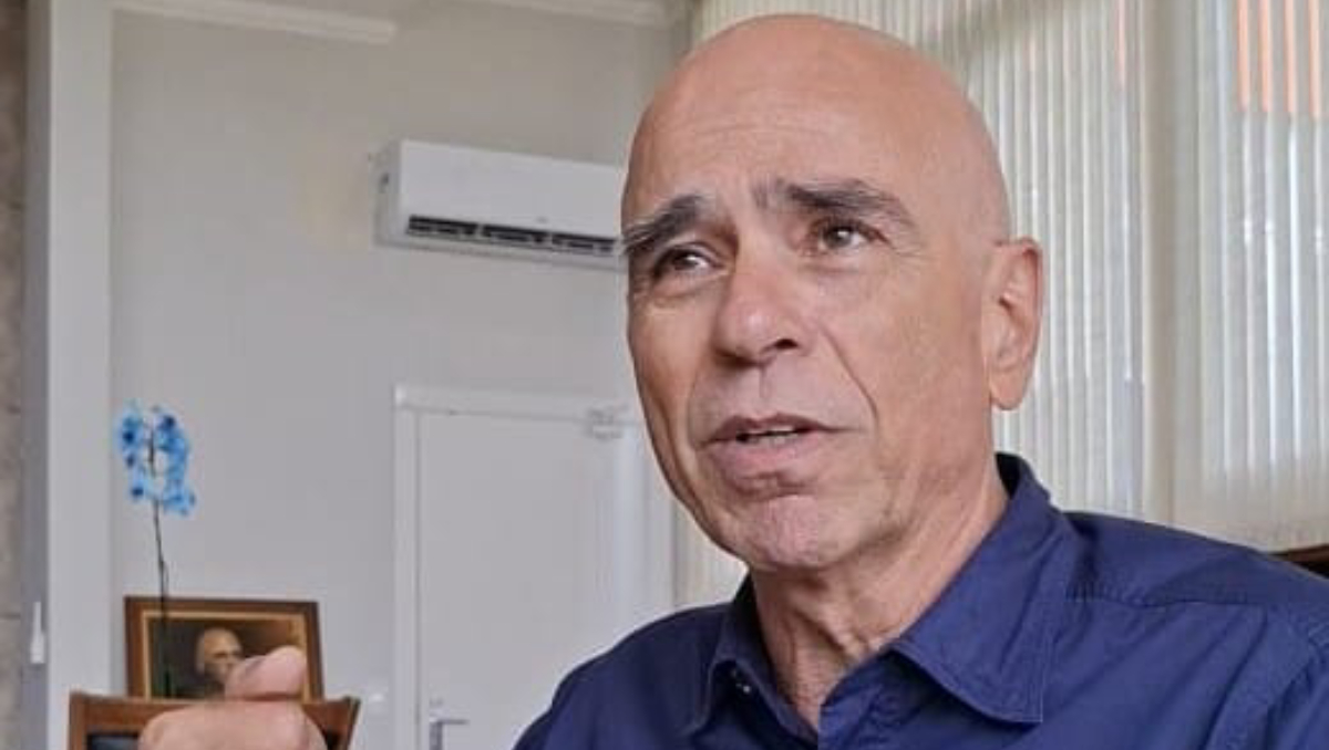 "É hora de arregaçar as mangas e fazer com que a cidade volte a ser feliz", afirma o prefeito Farid Madi