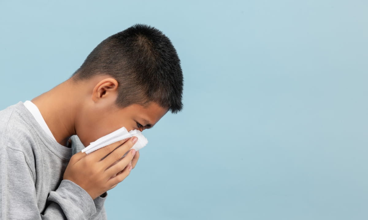 Em casos de sintomas como bronquiolite, síndromes gripais, rinite alérgica e asma, é recomendado procurar a unidade de saúde mais próxima