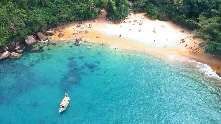A Praia do Cedro, em Ubatuba, é uma joia escondida que encanta os visitantes