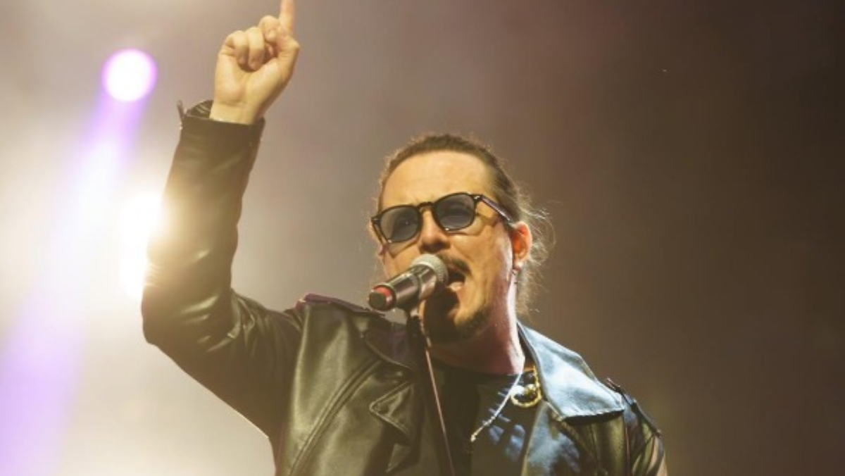 Dino Fonseca se consolidou na cena musical e tem conquistado cada vez mais admiradores pelo Brasil