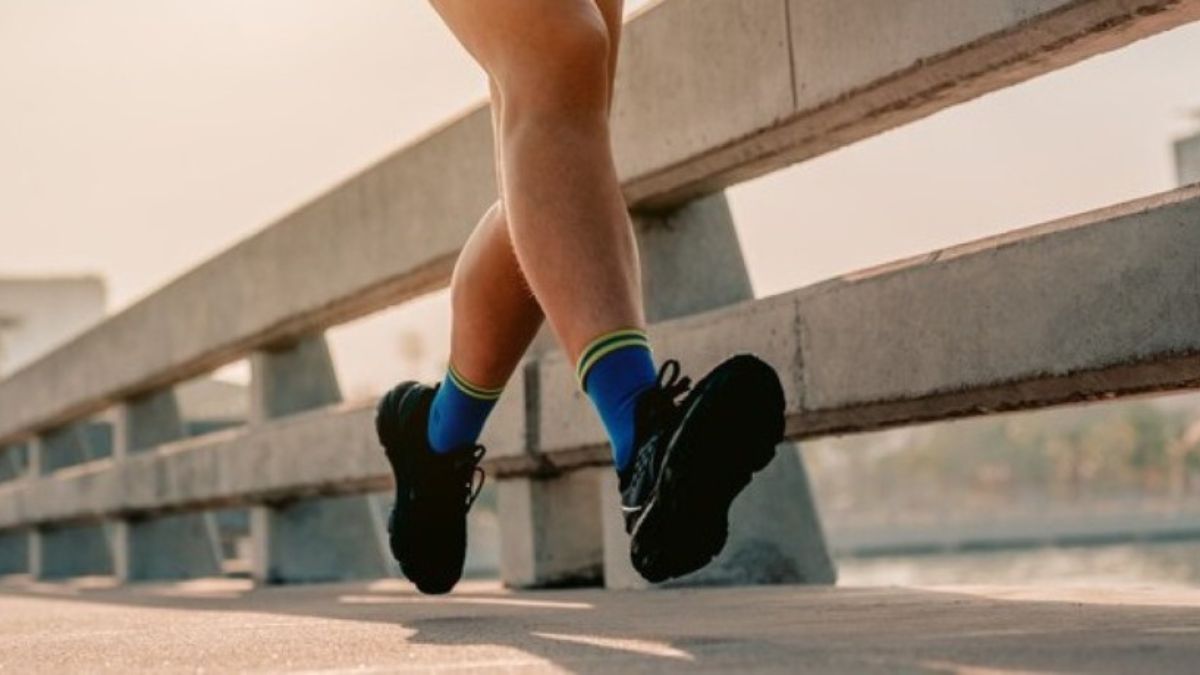 Correr de meia azul é sinal que está procurando relacionamento