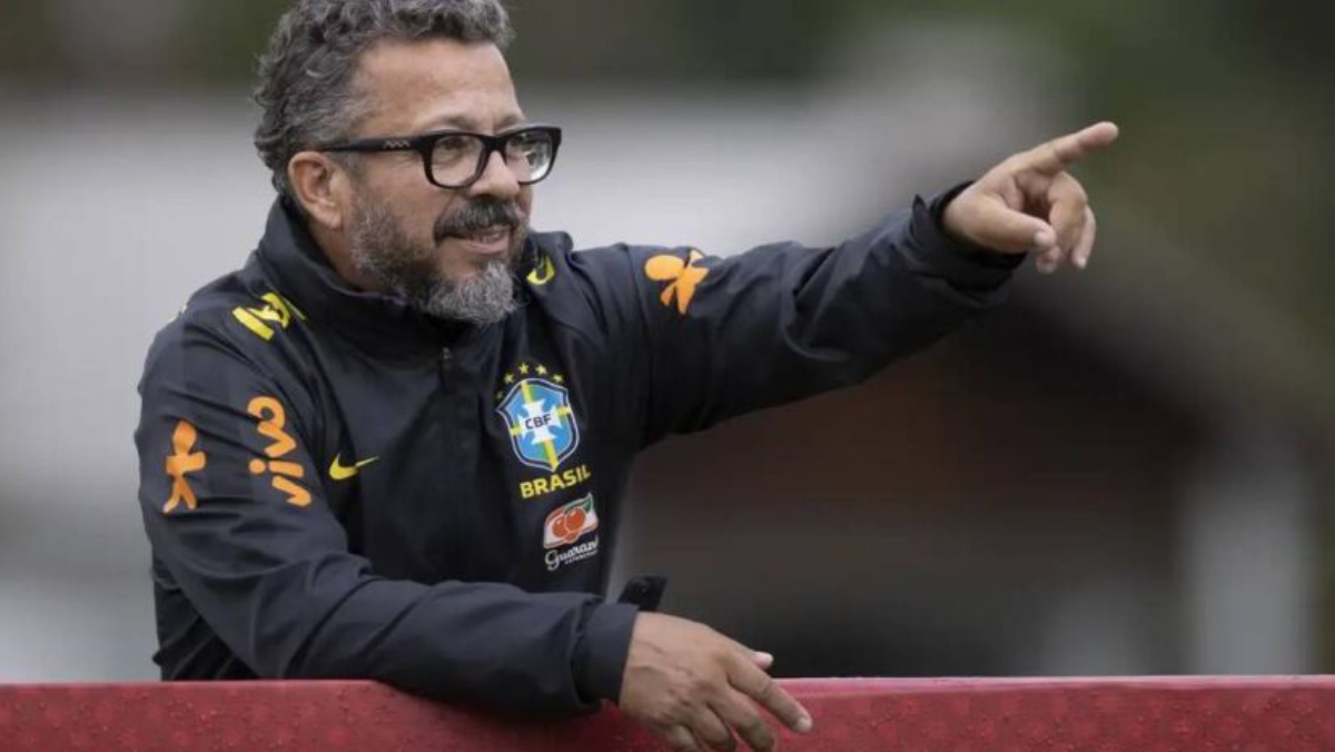 Cleber já havia se desvinculado de Tite no ano passado para seguir uma trajetória solo como técnico