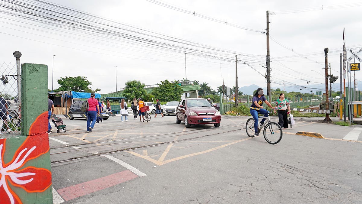 As lideranças não aceitam que o único acesso seja por viaduto, que leva o nome do bairro, construído pela MRS Logística