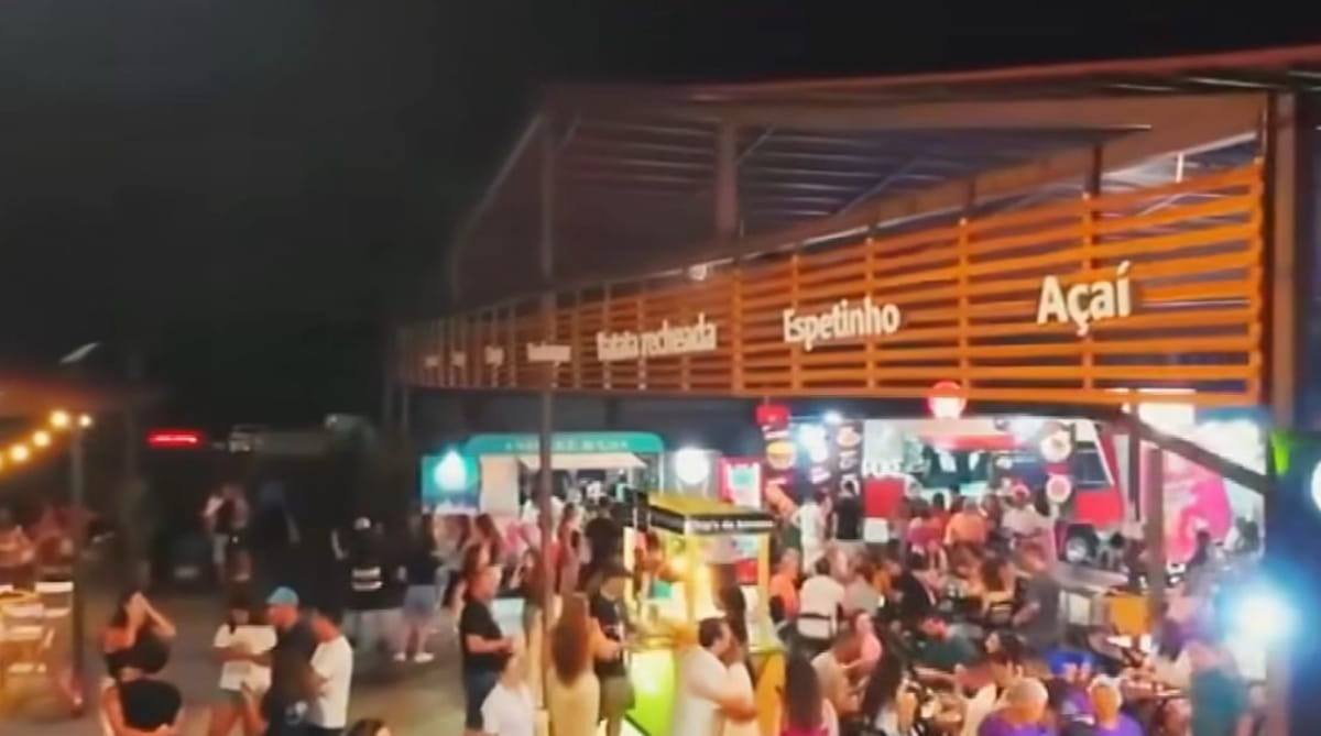 Para os amantes de gastronomia, a Vila na Praia oferece uma variedade de opções de comidas