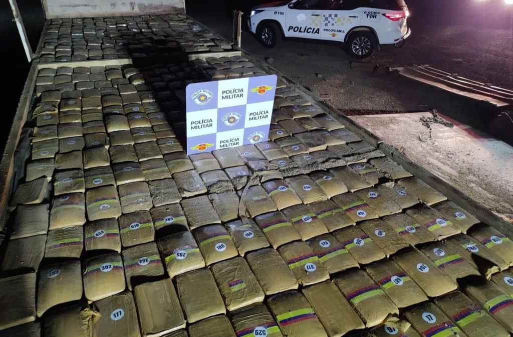 A droga teria sido carregada no estado do Mato Grosso do Sul para ser entregue na cidade de Avaré, no interior paulista