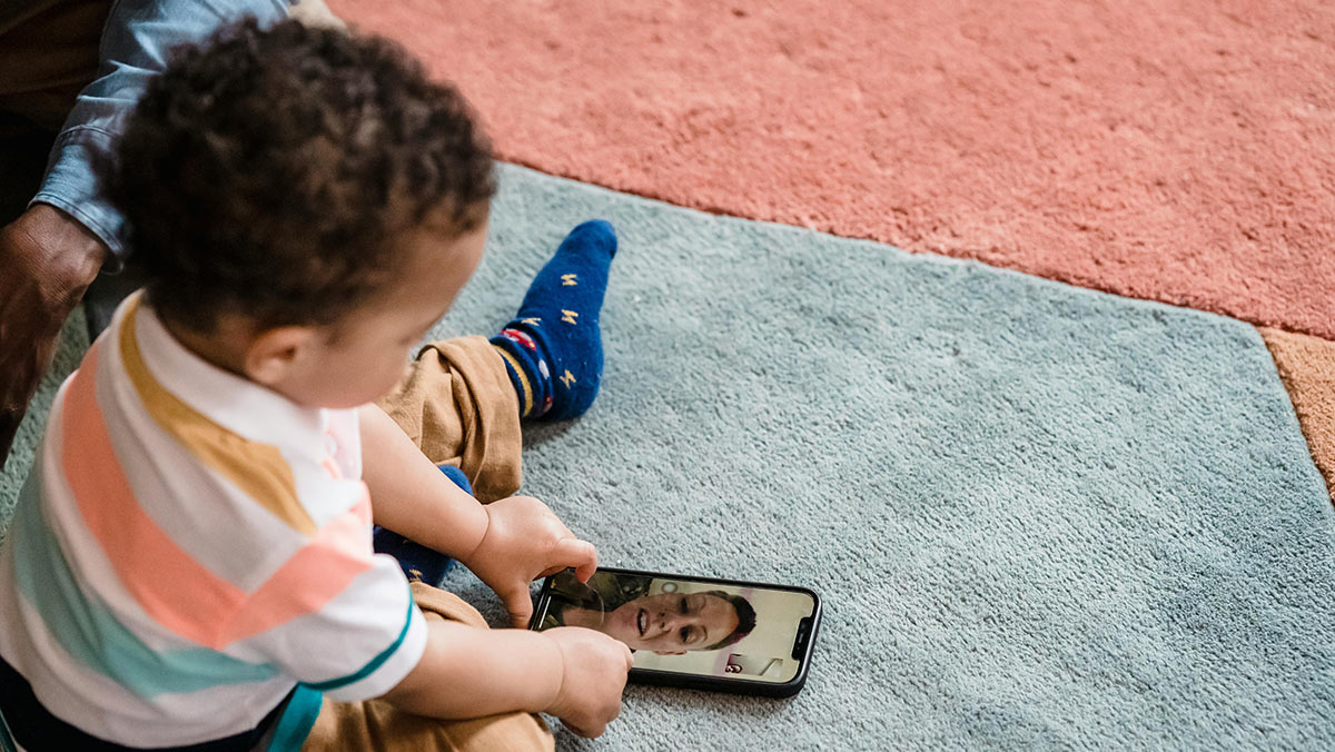 O uso desenfreado do celular pelas crianças tem levantado um importante alerta