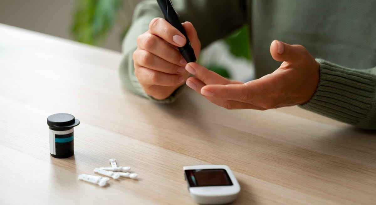 Esse tipo afeta principalmente indivíduos muito magros e com deficiências nutricionais severas