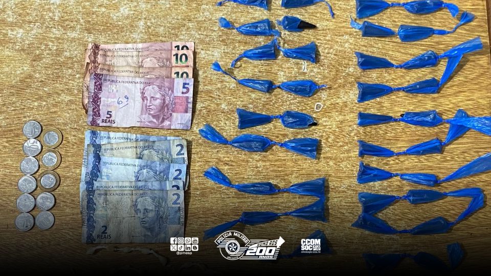 38 porções de cocaína (eppendorfs) totalizando 61,61 gramas, além de 73 pedras de crack pesando 11,64 gramas e R$ 52,00 em dinheiro.