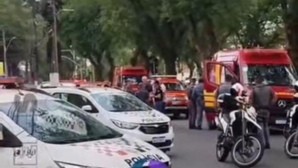 Na tarde da última quarta-feira (7), um sargento da Polícia Militar invadiu uma clínica na Avenida Pinheiro Machado, no Canal 1, em Santos e matou uma mulher a tiros e facadas