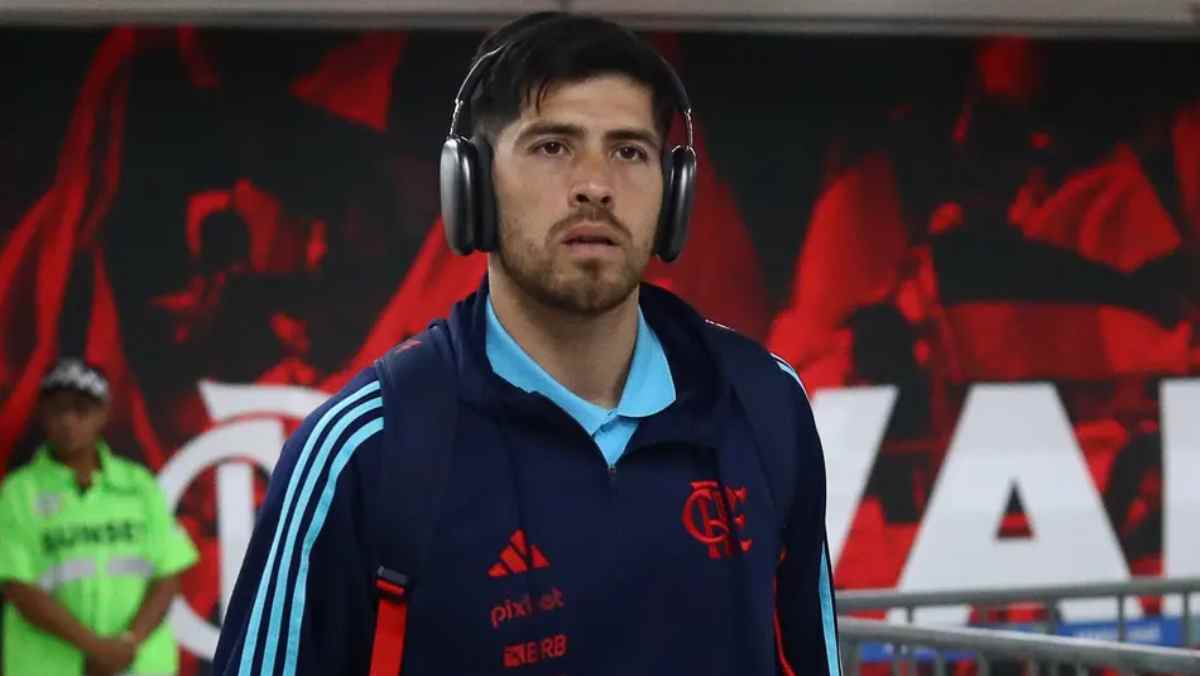 O carro do goleiro argentino e titular da equipe, Agustín Rossi, foi alvejado por quatro tiros