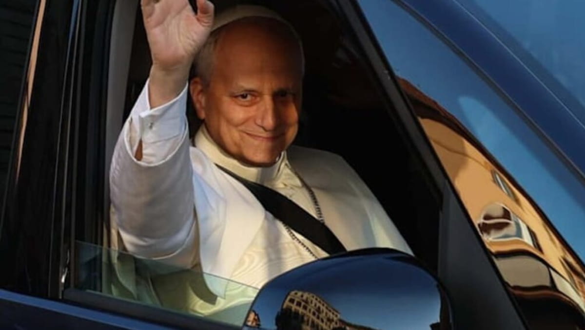 O novo pontífice optou por um automóvel moderno, eficiente e repleto de tecnologia, refletindo sua personalidade e visão progressista