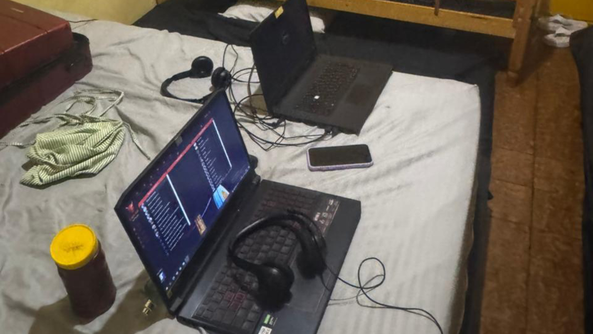 Um jovem de 23 anos foi apontado como o líder do esquema e proprietário do imóvel utilizado