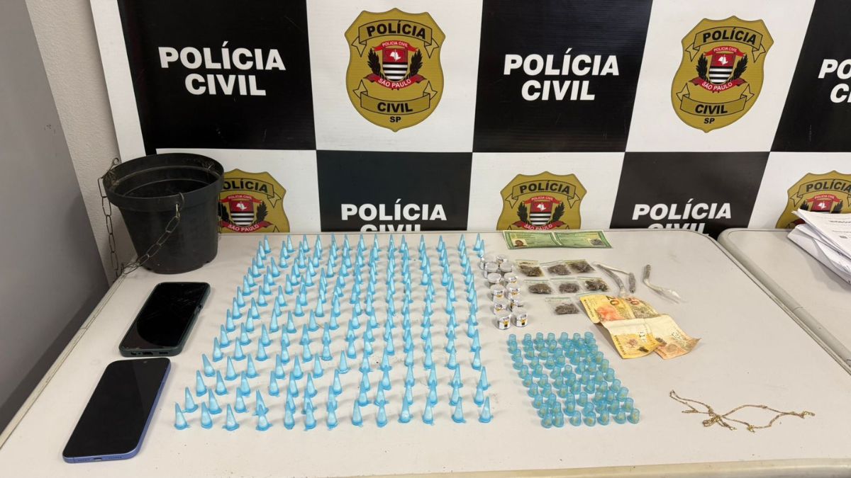 Durante patrulhamento preventivo de rotina, policiais civis do 3&ordm; Distrito Policial notaram a atitude suspeita da dupla.