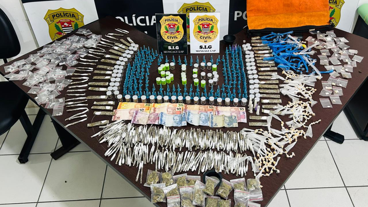 Ao todo, foram recolhidas 1.101 porções de drogas já fracionadas