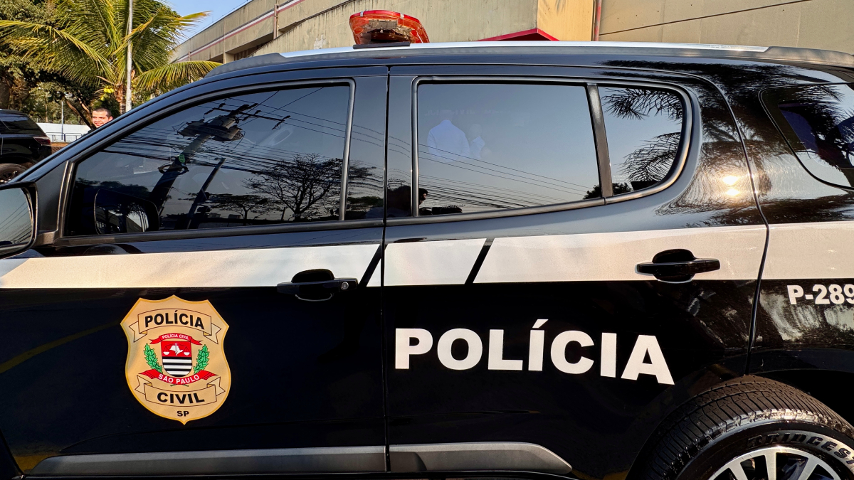 As investigações continuam com o objetivo de localizar o segundo suspeito