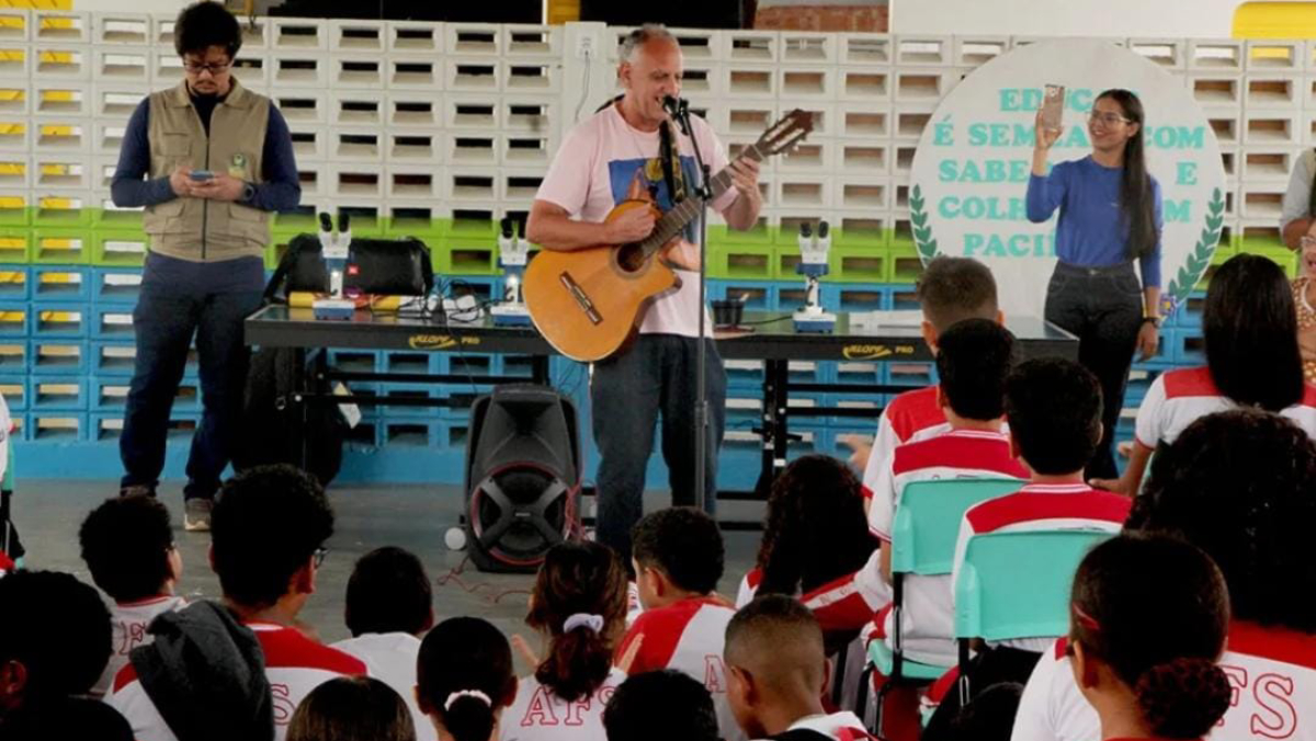 O Projeto Cantigas de Roda começou em 1995, possui 3 álbuns gravados com mais de 50 canções