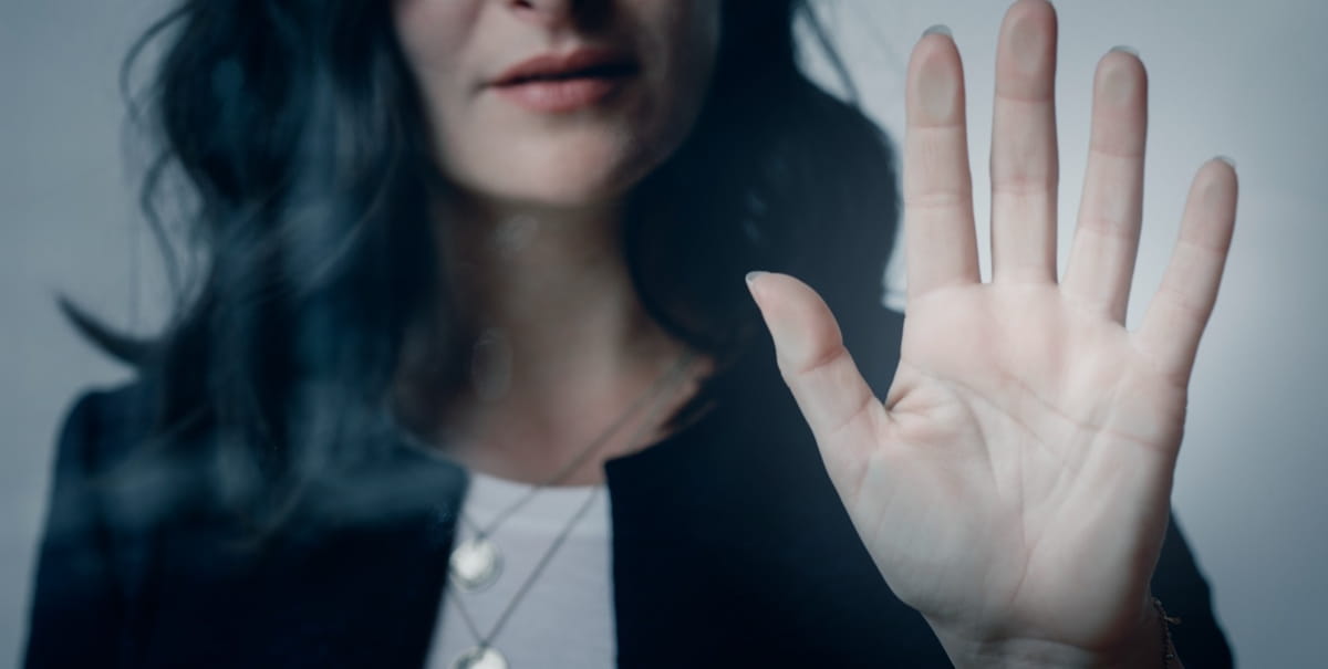 Somente nos primeiros três meses de 2025, o Estado de São Paulo registrou 61 casos de feminicídio e 17.926 casos de lesão corporal dolosa contra mulheres