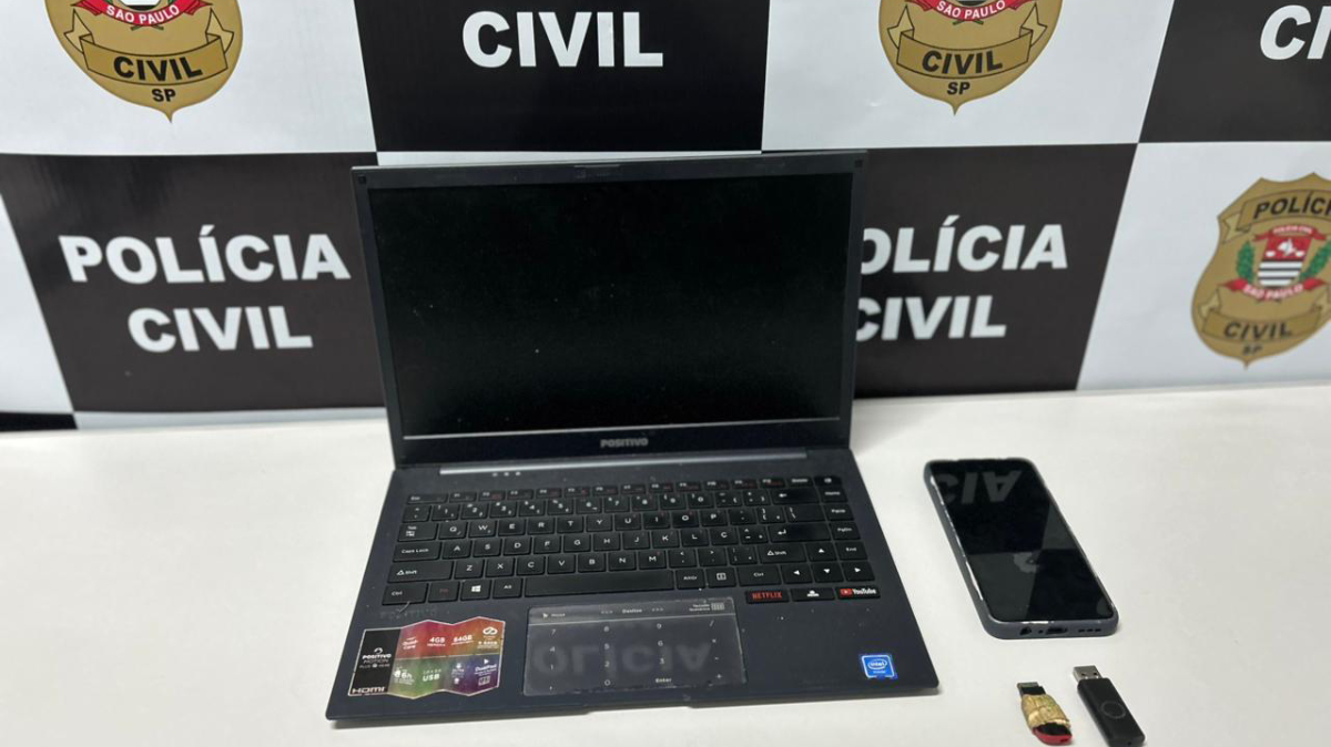 O suspeito utilizava perfis falsos para agir nas redes sociais