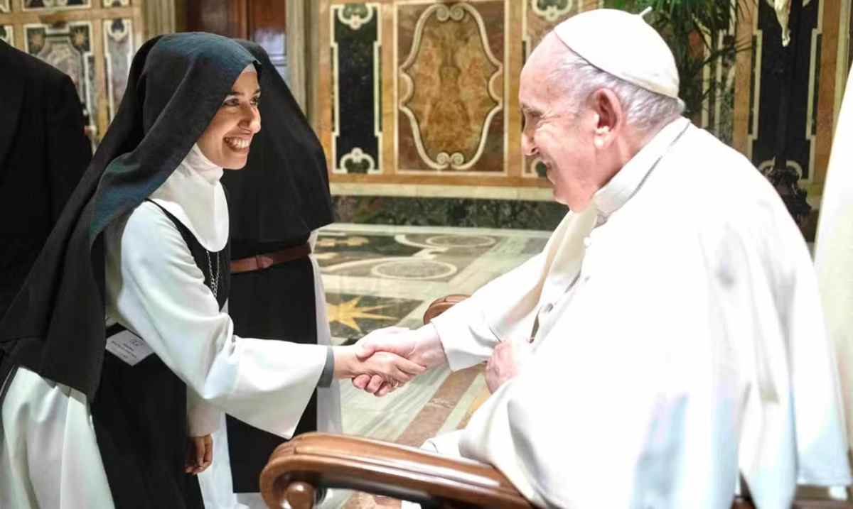 O documento acusava Aline de ocultar o orçamento do mosteiro, além de manipular as outras freiras