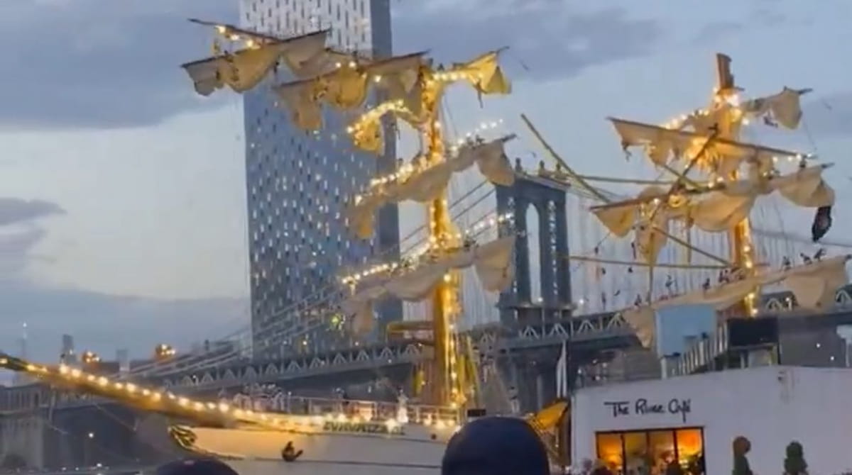 Havia 277 pessoas a bordo do navio Cuauhtémoc, que estava em uma excursão beneficente