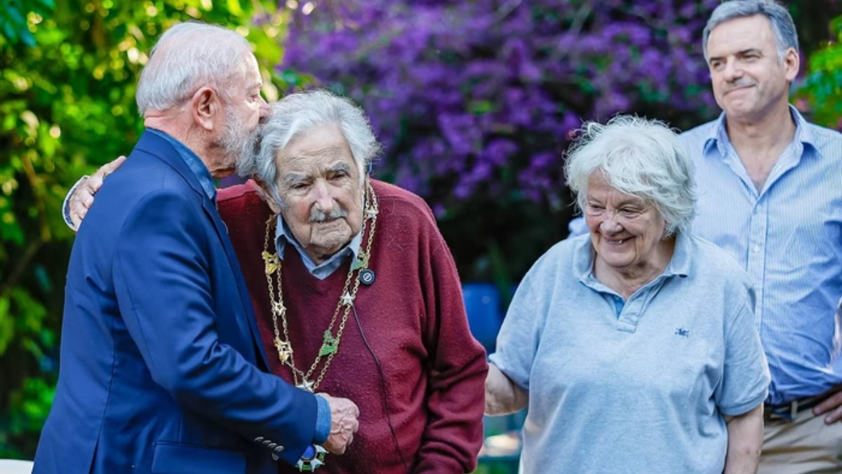 O presidente Lula expressou a intenção de estar presente na despedida de Mujica