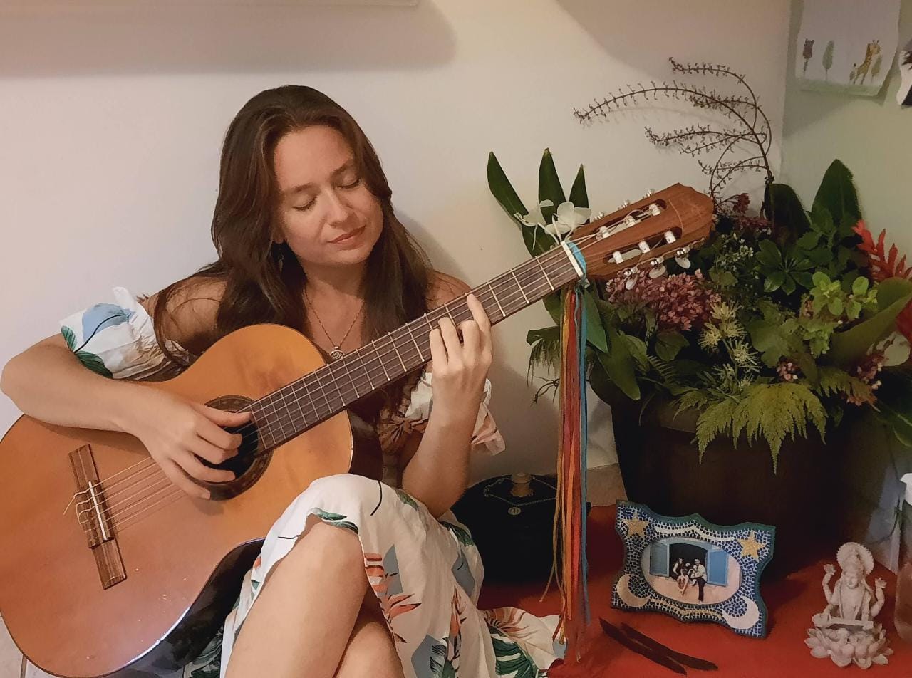 Autora falou que fez a música para homenagear as mulheres maternais