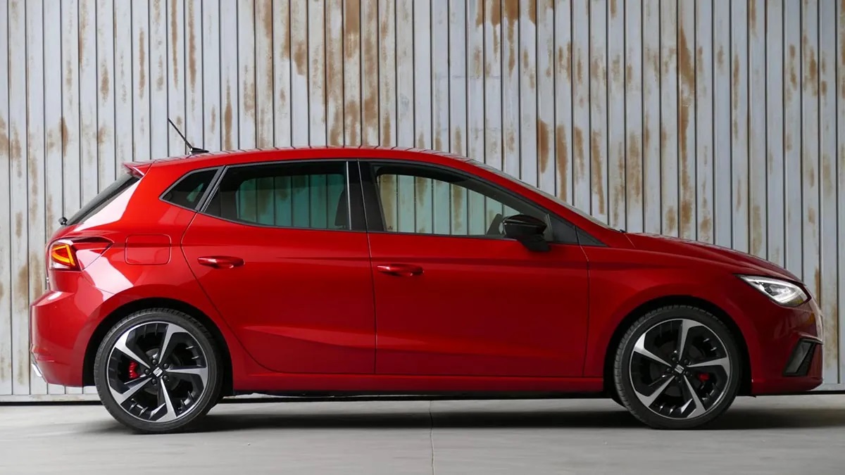 Este novo modelo de carro opta pelo simples, ao invés de grandes tecnologias