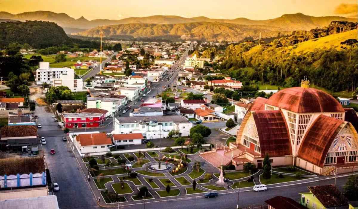 Ficou interessado? Diversas agências levam visitantes de todo o Brasil para essa cidade maravilhosa