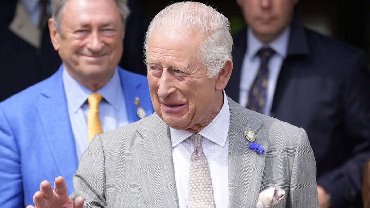 Durante os últimos meses, Charles seguiu cumprindo sua agenda pública