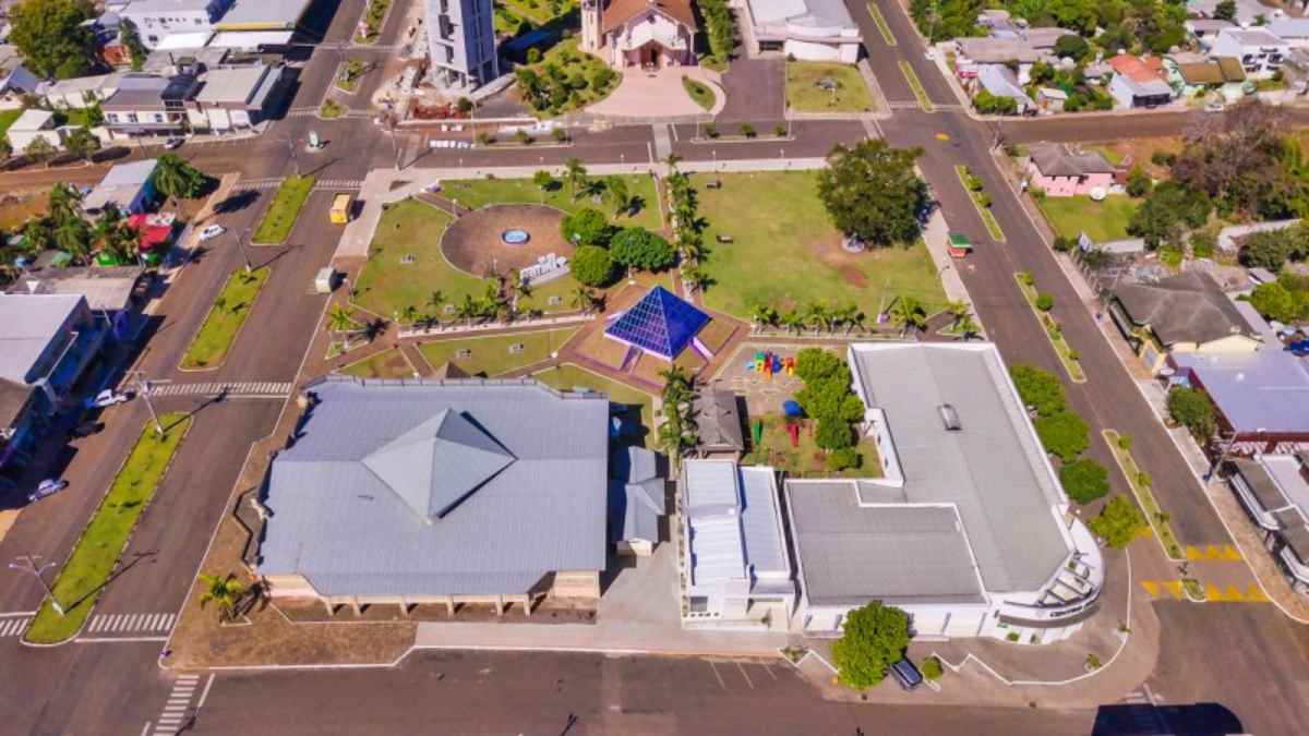 O nome do município vem justamente da presença abundante da ametista em seu subsolo