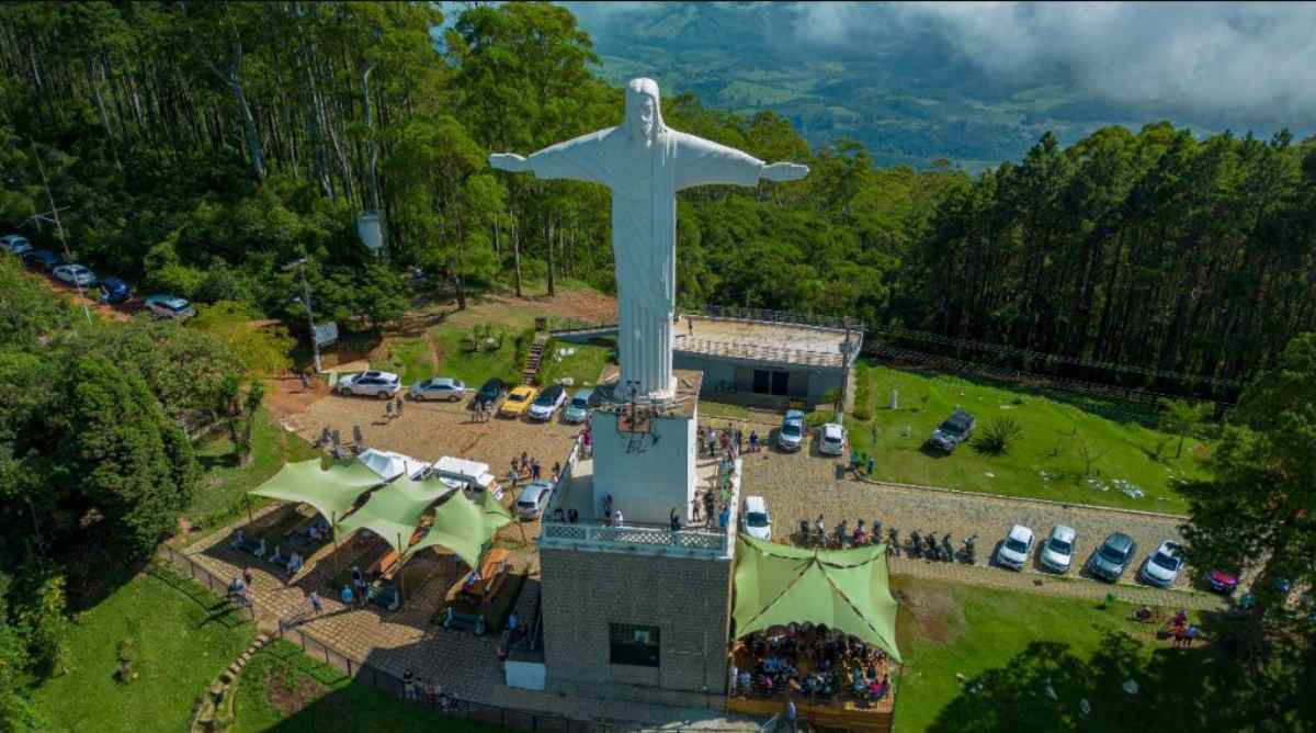 A temperatura amena e as áreas verdes presentes em seu território ajudam a explicar essa alta procura