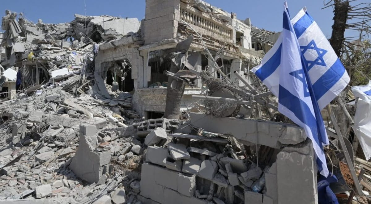 Em junho, duas comitivas de autoridades brasileiras aceitaram convites do governo israelense e viajaram ao país, desconsiderando a orientação consular