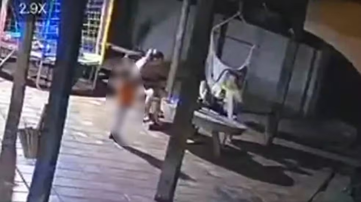 Criança de 2 anos se assusta com disparo e chega a pedir o colo da mãe, já baleada