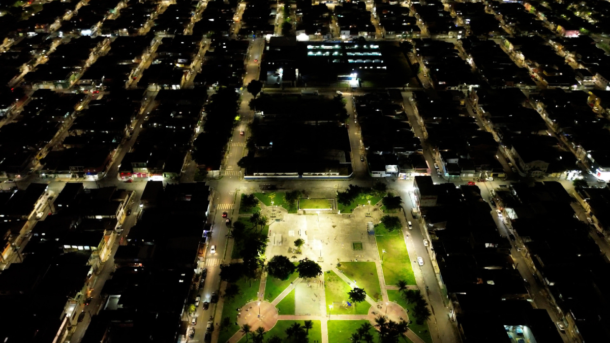 A conquista, obtida neste mês de junho, representa a substituição de mais de 41 mil pontos de luz nos 39 bairros da cidade