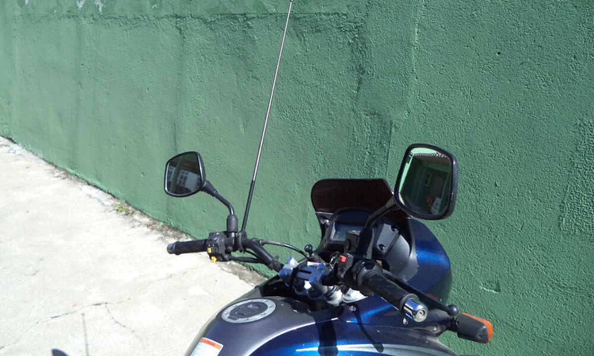 Antena corta-pipas será instalada em motocicletas que passarem pelo 'pit stop'