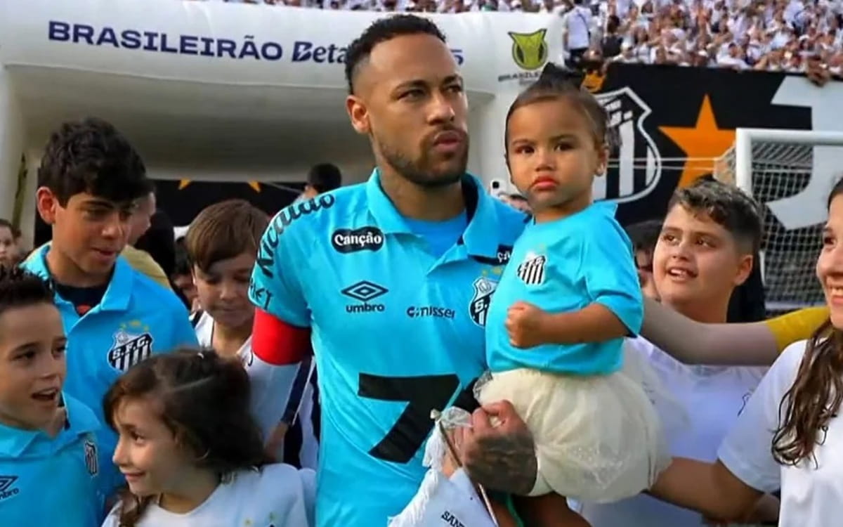 O time jogou a partida com o novo uniforme azul, em homenagem a camisa que ganhou o Campeonato Paulista de 2012