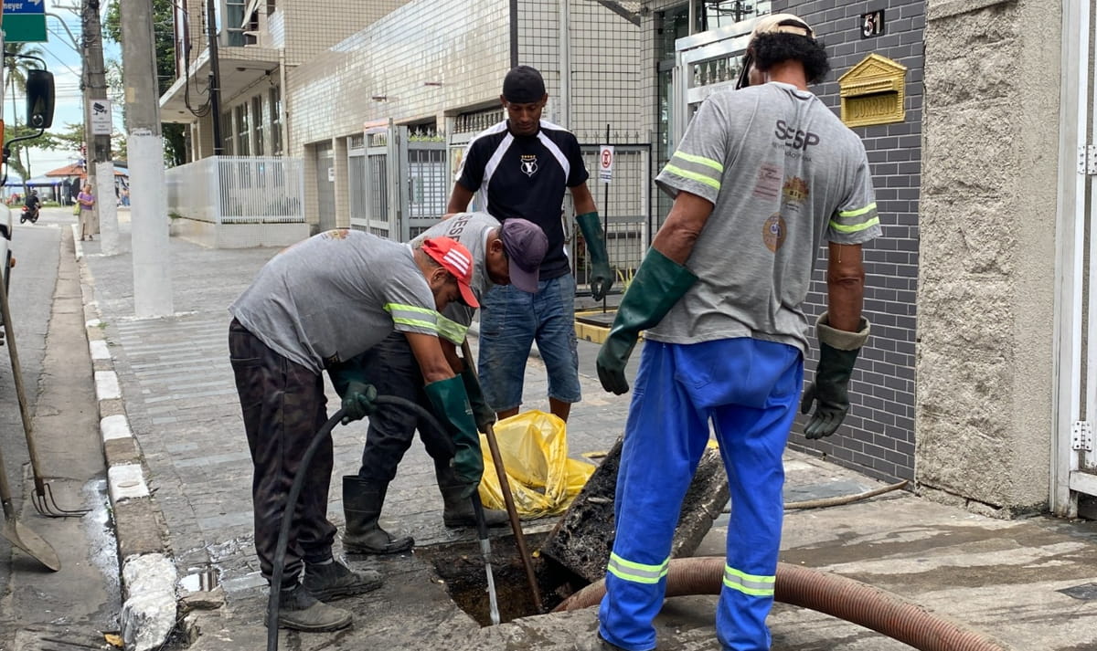 Na última quarta-feira (28), a técnica foi aplicada ao longo da Avenida Presidente Wilson, com foco na identificação de falhas no escoamento de efluentes domésticos e industriais