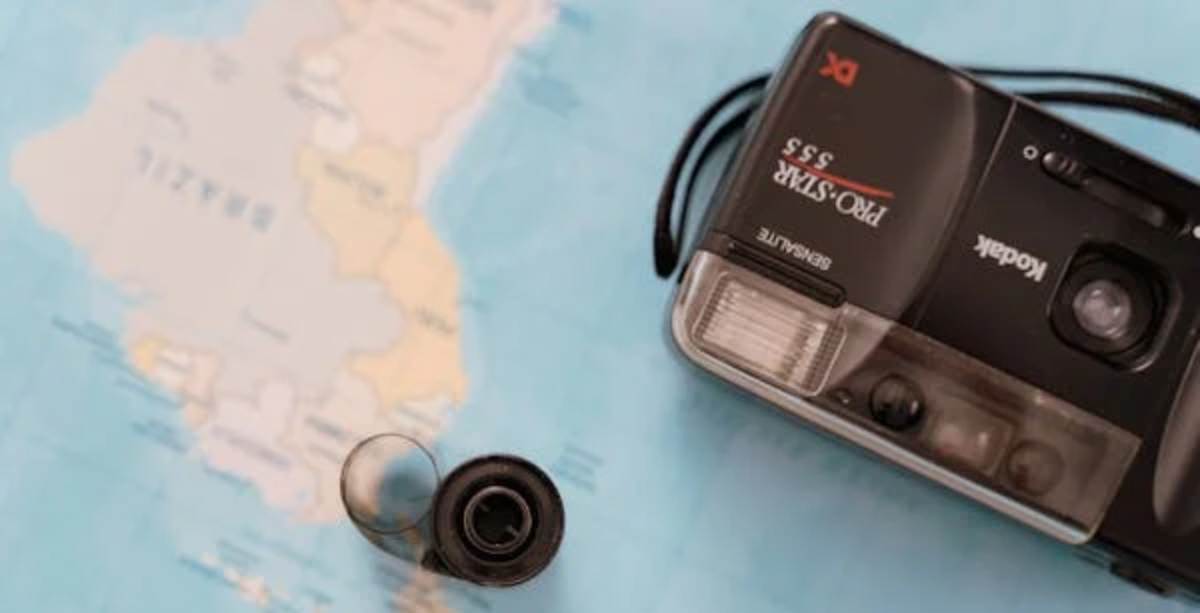 A Kodak foi a pioneira ao criar câmeras analógicas portáteis
