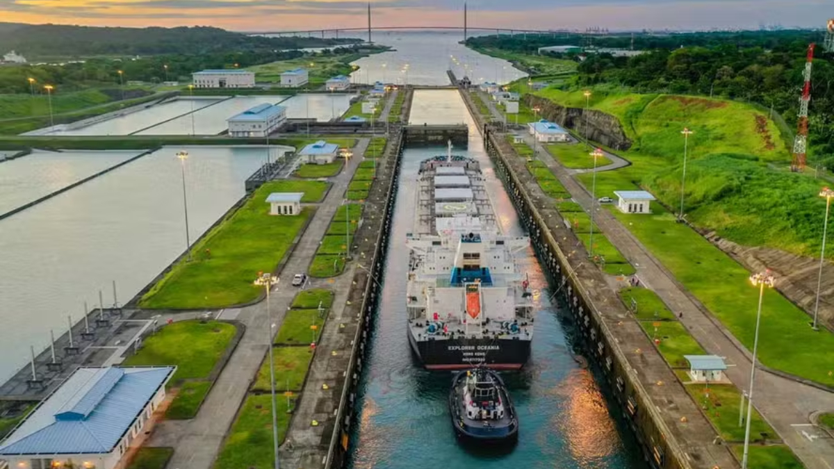 A iniciativa surge como uma resposta direta aos problemas enfrentados pelo Canal do Panamá