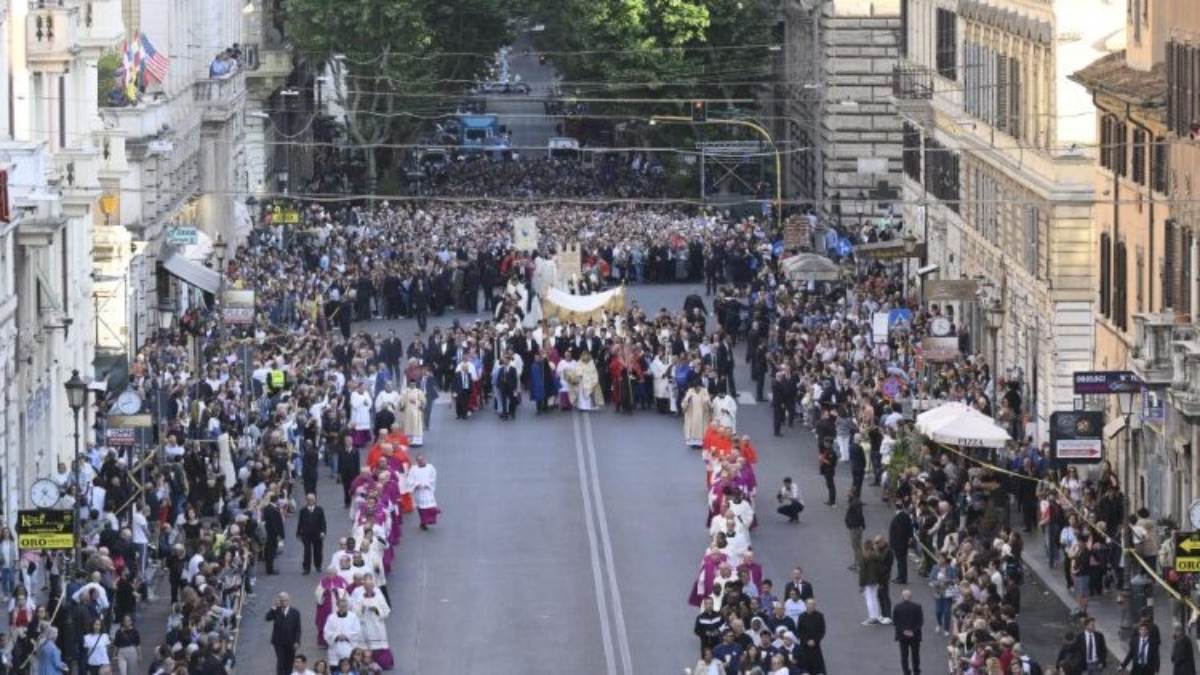 Papa realiza um marco inédito na Igreja Católica e emociona fiéis romanos
