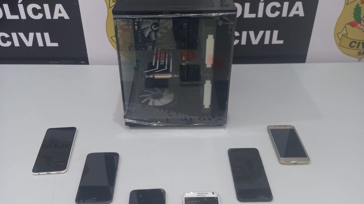 Ao revistarem o local, se depararam com evidências de práticas ilícitas em andamento