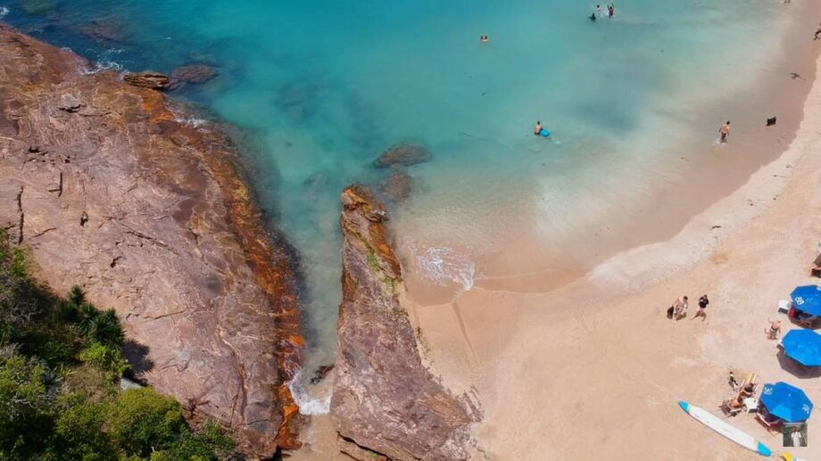 O local conta com uma certa distância de outras estruturas urbanas