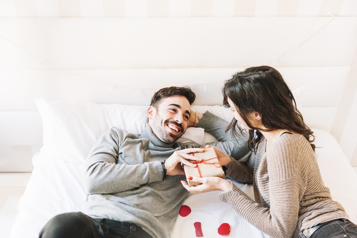 Roupas lideram a preferência dos consumidores como principal opção de presente, seguidas por perfumes, cosméticos e maquiagem